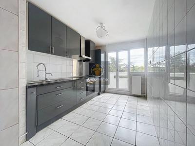 Appartement - 93 m² - 5 pièces