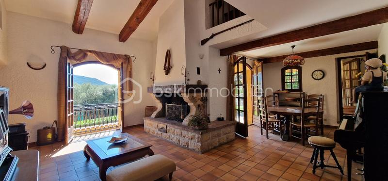 Propriété - 207 m² - 6 pièces