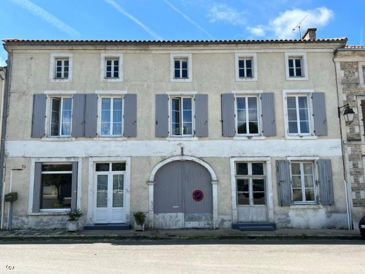 Maison de maîtres - 294 m² - 8 pièces