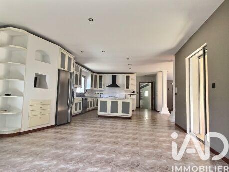 Maison - 255 m² - 7 pièces