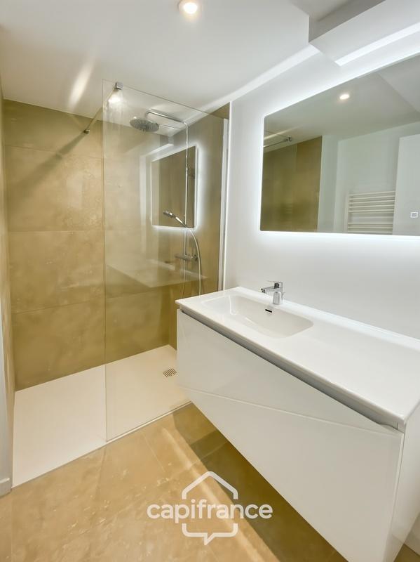 Appartement - 100 m² - 5 pièces