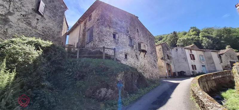 Maison de village - 130 m² - 1 pièce