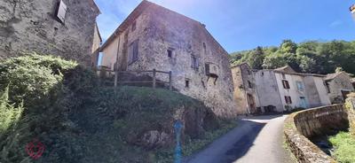 Maison de village - 130 m² - 1 pièce