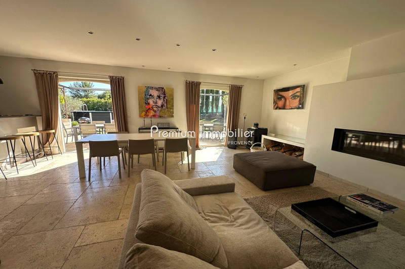 Maison - 220 m² - 5 pièces