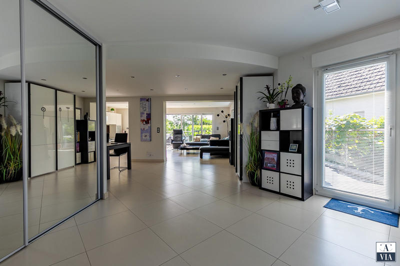 Maison - 235 m² - 8 pièces