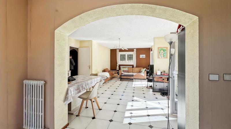 Maison - 201 m² - 7 pièces