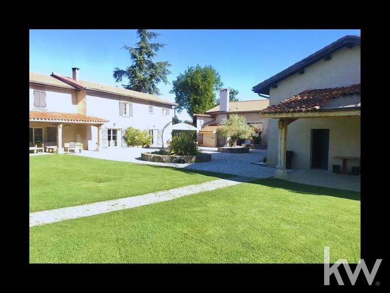 Propriété - 550 m² - 16 pièces