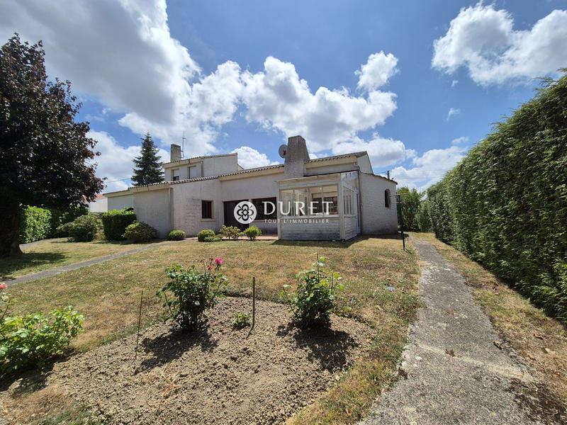 Maison - 202 m² - 8 pièces