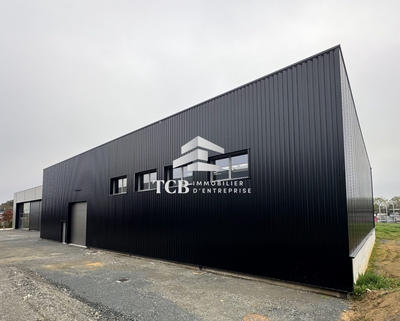 Local d'activités - 830 m²