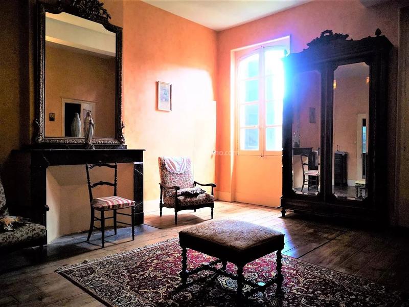 Maison - 403 m² - 11 pièces