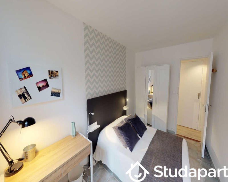 Chambre - 140 m² - 1 pièce