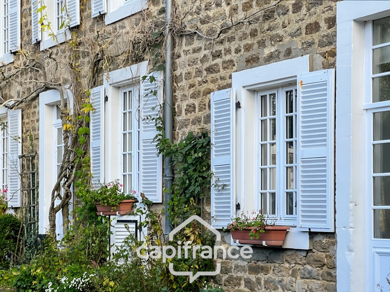 Propriété - 669 m² - 9 pièces