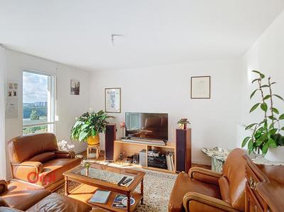 Appartement - 99 m² - 5 pièces