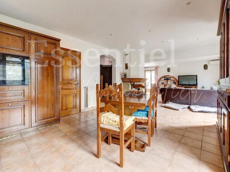 Propriété - 143 m² - 6 pièces