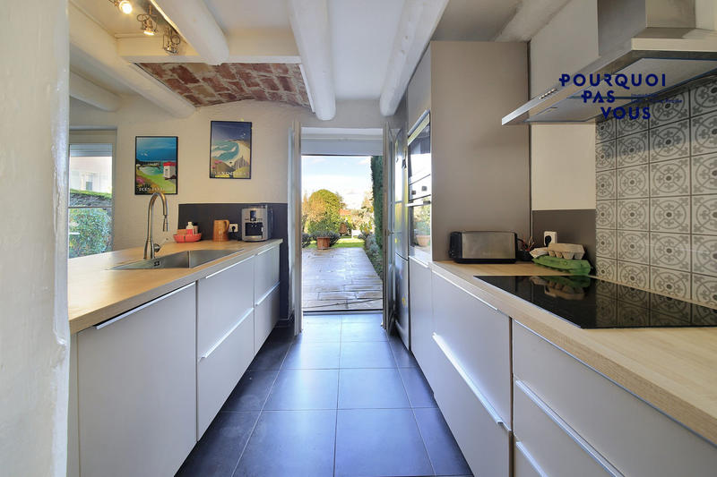 Maison - 260 m² - 8 pièces