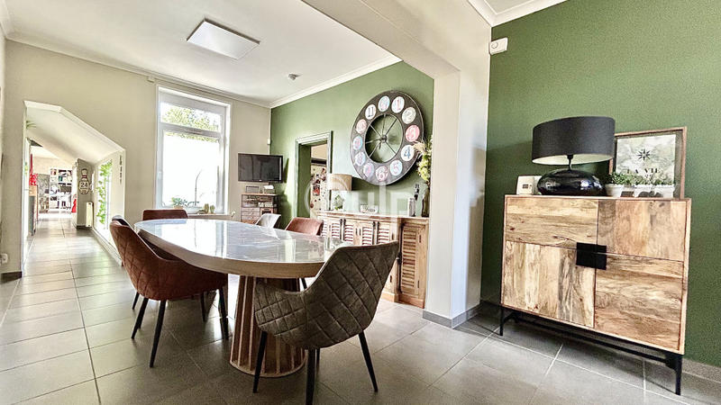 Maison - 273 m² - 12 pièces