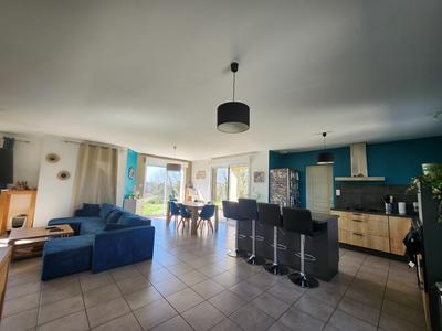 Maison - 95 m² - 5 pièces