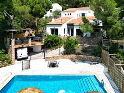 Maison - 213 m² - 6 pièces