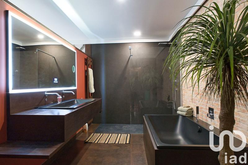 Maison - 460 m² - 10 pièces