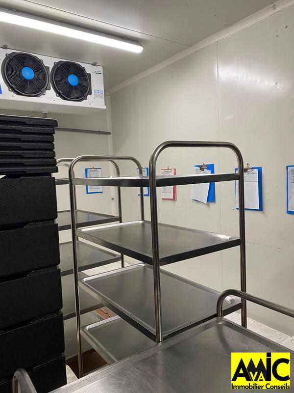 Local d'activités - 158 m²