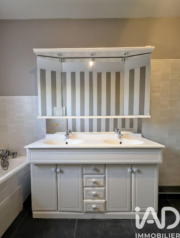 Maison - 162 m² - 8 pièces