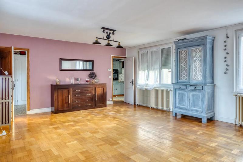 Maison - 238 m² - 11 pièces