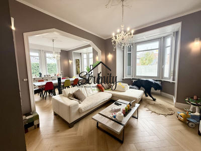 Maison - 195 m² - 8 pièces