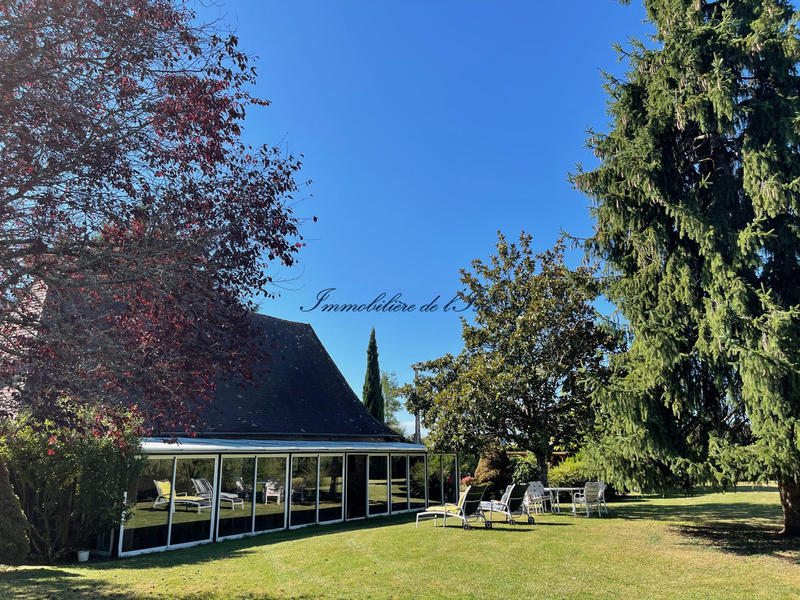 Maison - 400 m² - 10 pièces