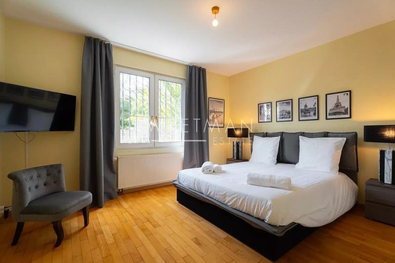 Villa - 300 m² - 6 pièces