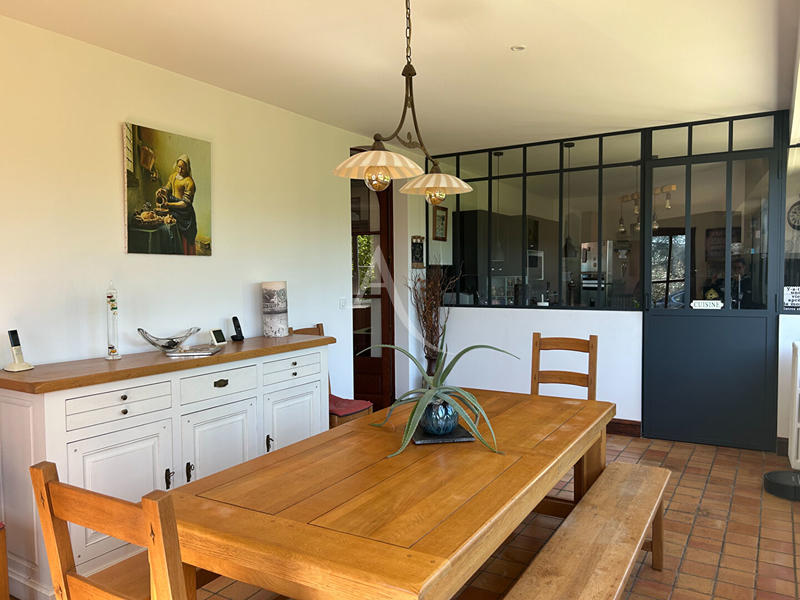 Maison - 312 m² - 9 pièces