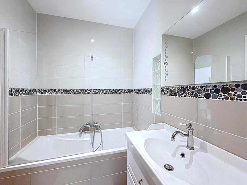 Maison - 250 m² - 7 pièces