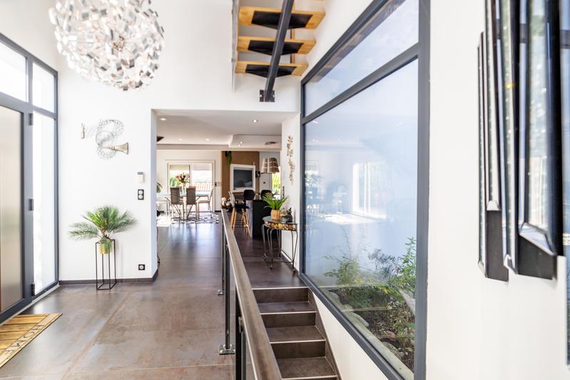 Maison - 250 m² - 6 pièces