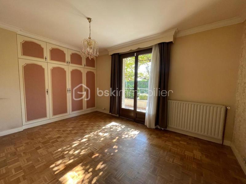 Maison - 300 m² - 10 pièces