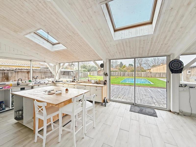 Maison en pierre - 200 m² - 9 pièces