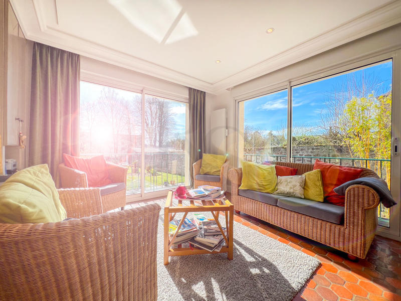 Maison - 235 m² - 10 pièces