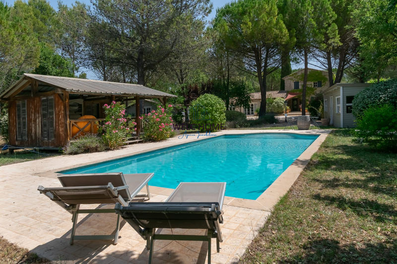 Villa - 234 m² - 8 pièces