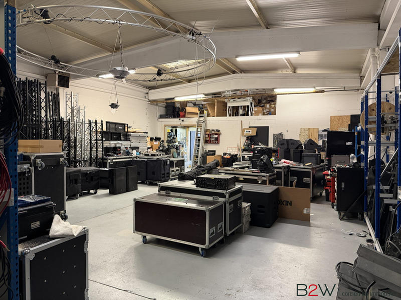 Local d'activités - 300 m²