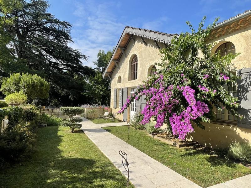 Maison - 484 m² - 17 pièces
