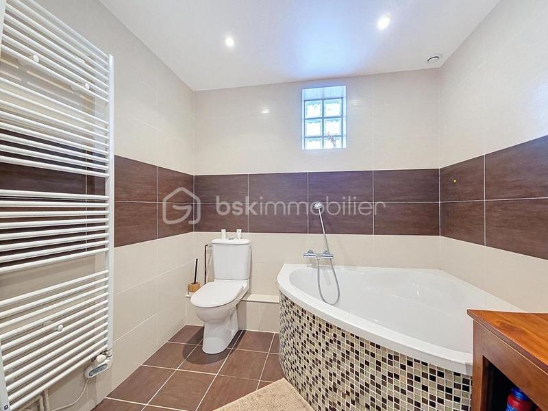 Maison - 180 m² - 6 pièces