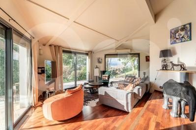 Villa - 366 m² - 6 pièces