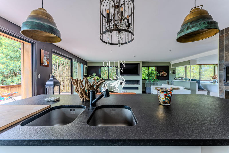 Villa - 240 m² - 9 pièces