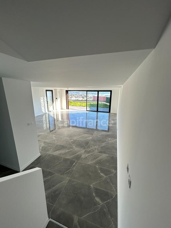 Maison - 143 m² - 3 pièces