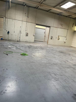 Local d'activité / Entrepôt - 680 m²