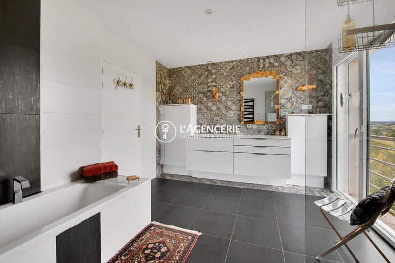 Villa - 300 m² - 9 pièces