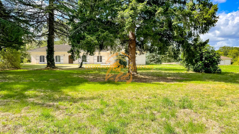 Maison - 243 m² - 8 pièces