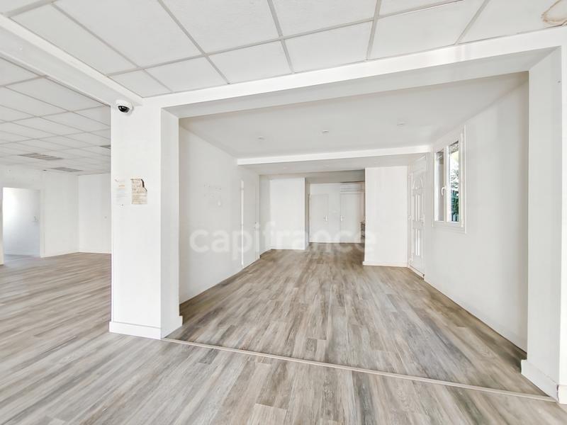 Local commercial - 264 m² - 9 pièces