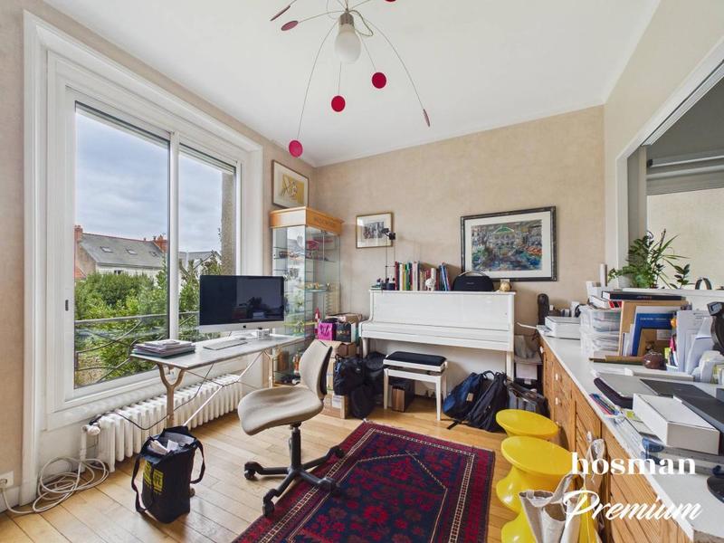 Maison - 213 m² - 8 pièces