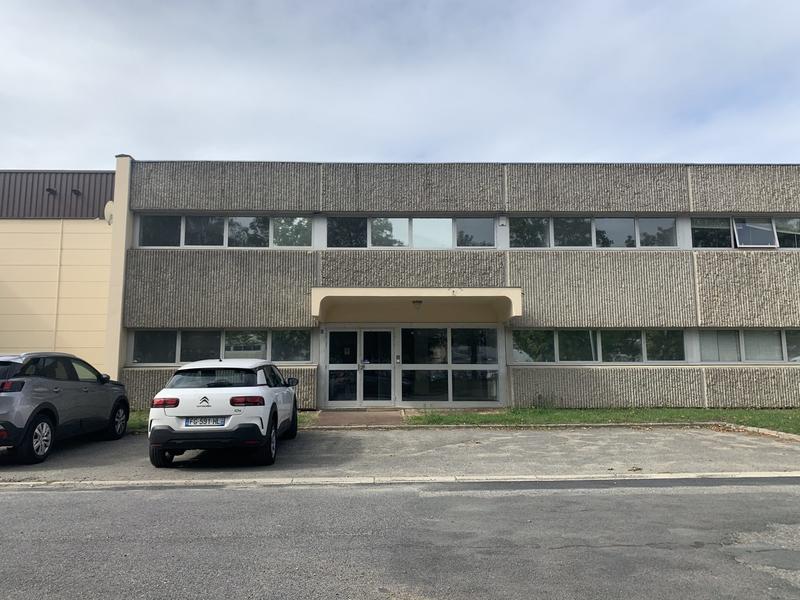 Local d'activités - 1 199 m²