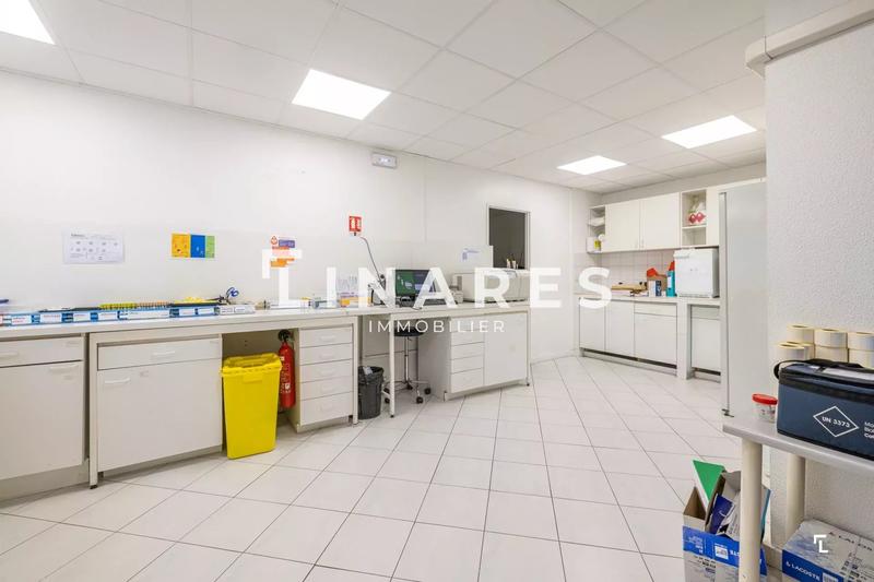 Bureau - 214 m² - 6 pièces