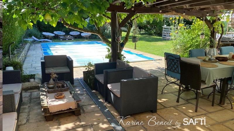 Maison - 237 m² - 8 pièces